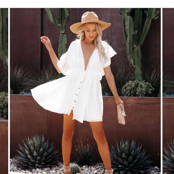 Vici Dresses & Skirts - Vici size medium white dress with pockets